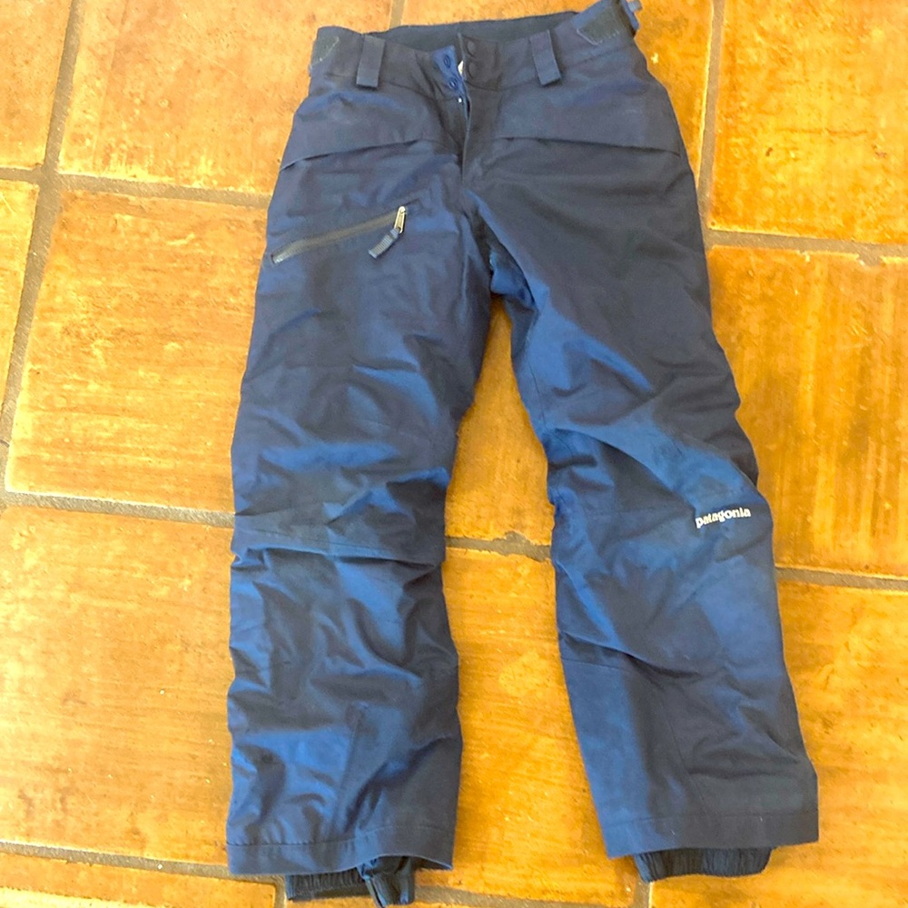 Worn but still many seasons left Patagonia insulated kids ski pants size 7–8